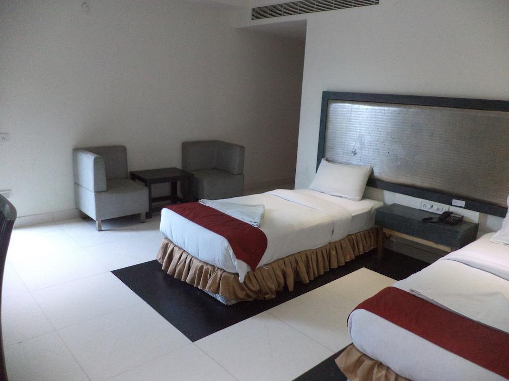 Hotel O Palak Residency Near Erragadda Metro Station Hyderabad Exterior foto